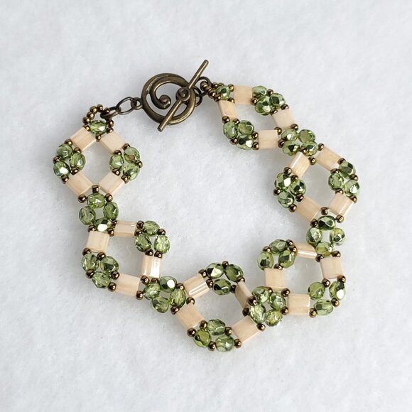 Handmade Studio Jewelry - Beaded Bracelet Green Tan Sparkly Toggle 7.5"
